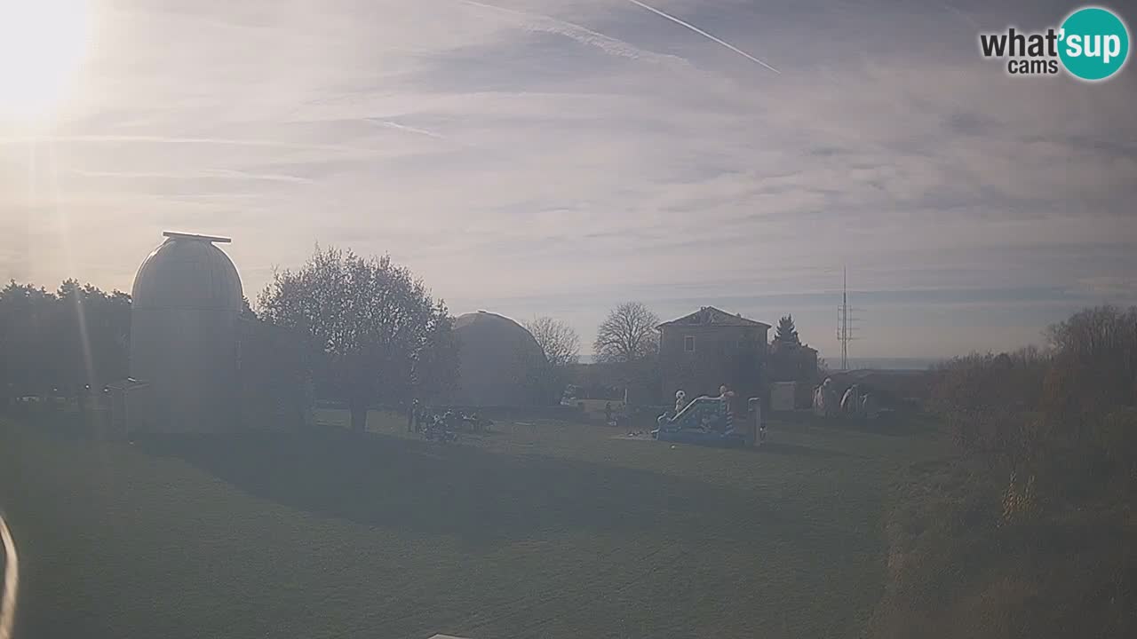 Webcam live dell’Osservatorio di – Esplora il cielo, gli asteroidi, i comete e i meteoroidi.