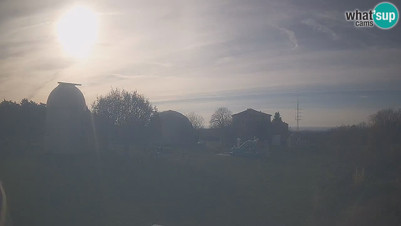 Webcam en direct de l’Observatoire de Višnjan – Explorez le ciel, les astéroïdes, les comètes et les météoroïdes