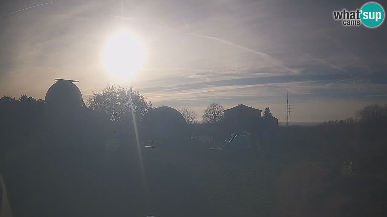 Webcam live dell’Osservatorio di  – Esplora il cielo, gli asteroidi, i comete e i meteoroidi.