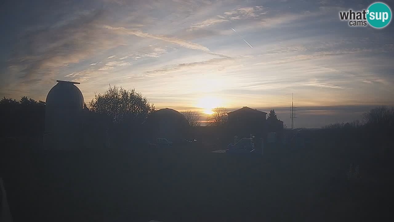 Webcam en direct de l’Observatoire de Višnjan – Explorez le ciel, les astéroïdes, les comètes et les météoroïdes