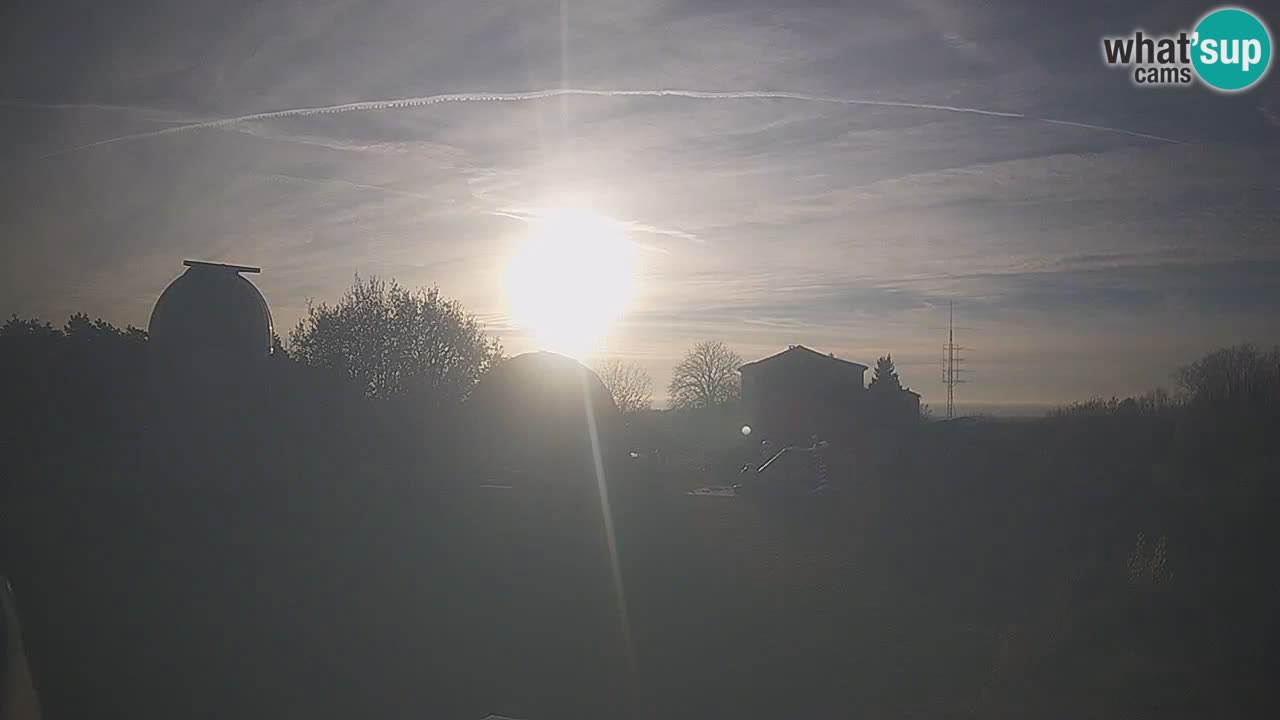 Webcam en direct de l’Observatoire de Višnjan – Explorez le ciel, les astéroïdes, les comètes et les météoroïdes