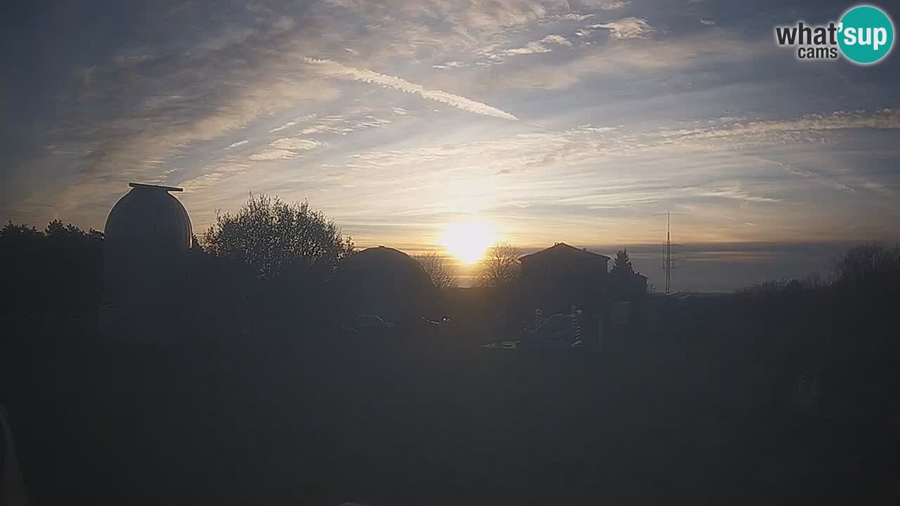 Webcam live dell’Osservatorio di – Esplora il cielo, gli asteroidi, i comete e i meteoroidi.