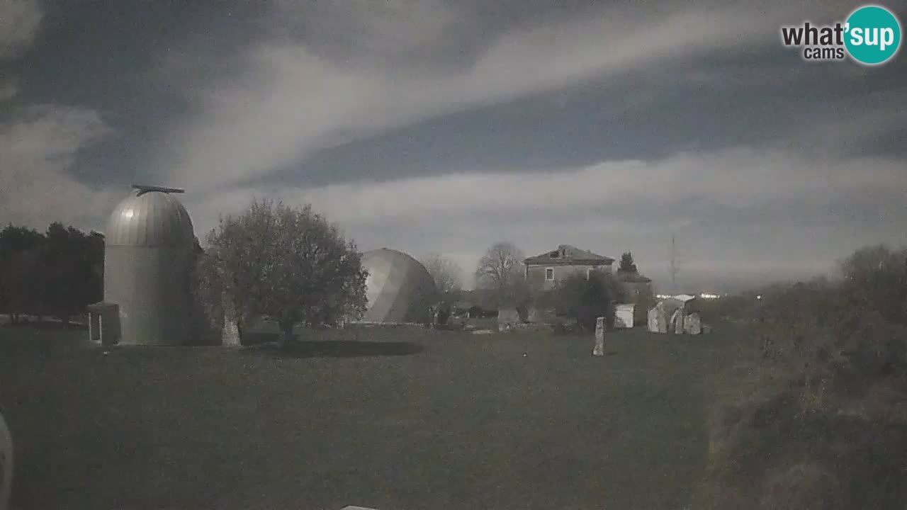 Webcam live dell’Osservatorio di  – Esplora il cielo, gli asteroidi, i comete e i meteoroidi.