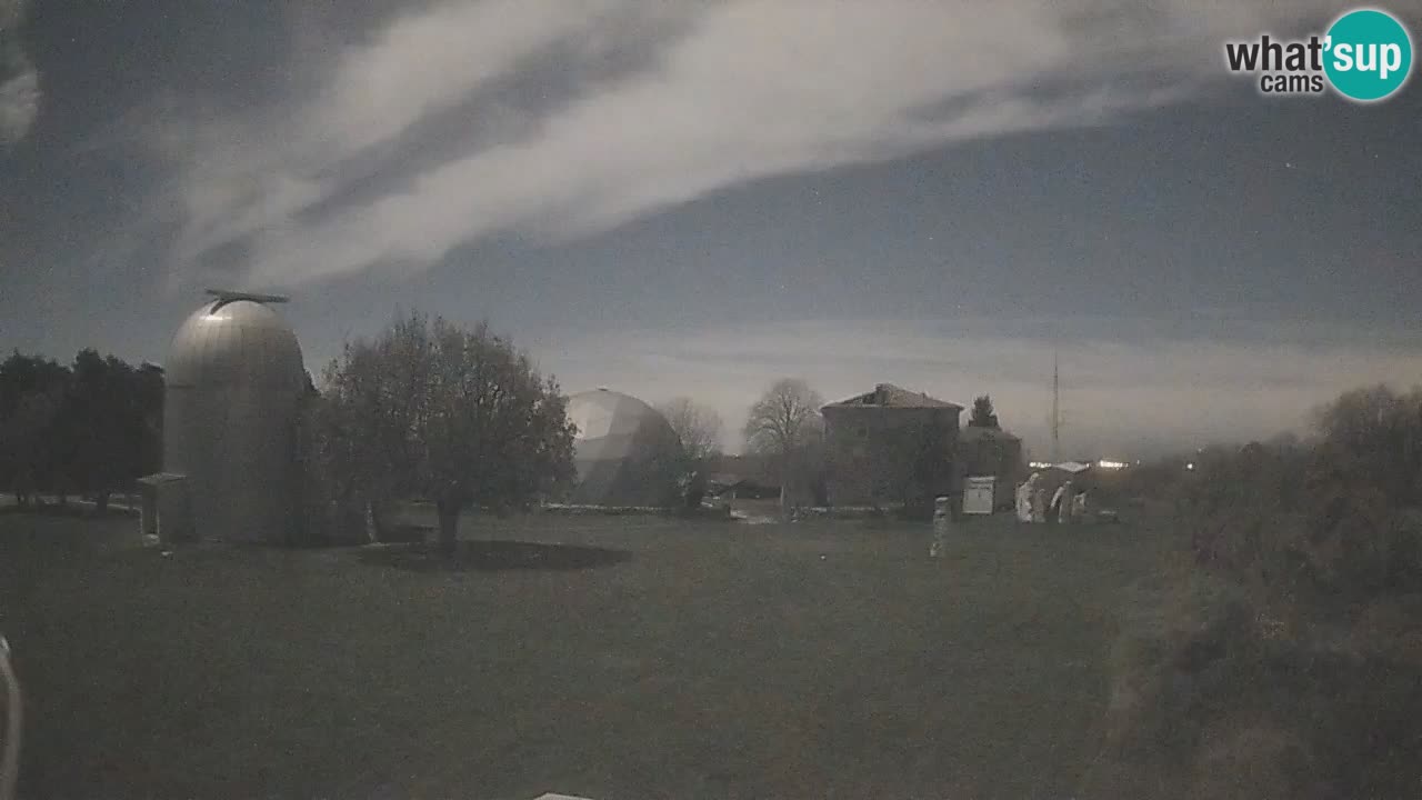 Webcam live dell’Osservatorio di  – Esplora il cielo, gli asteroidi, i comete e i meteoroidi.