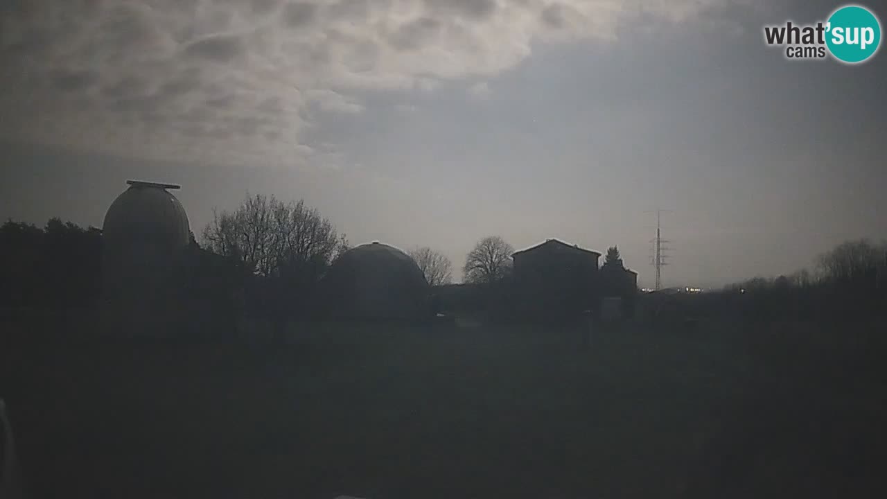 Webcam live dell’Osservatorio di  – Esplora il cielo, gli asteroidi, i comete e i meteoroidi.