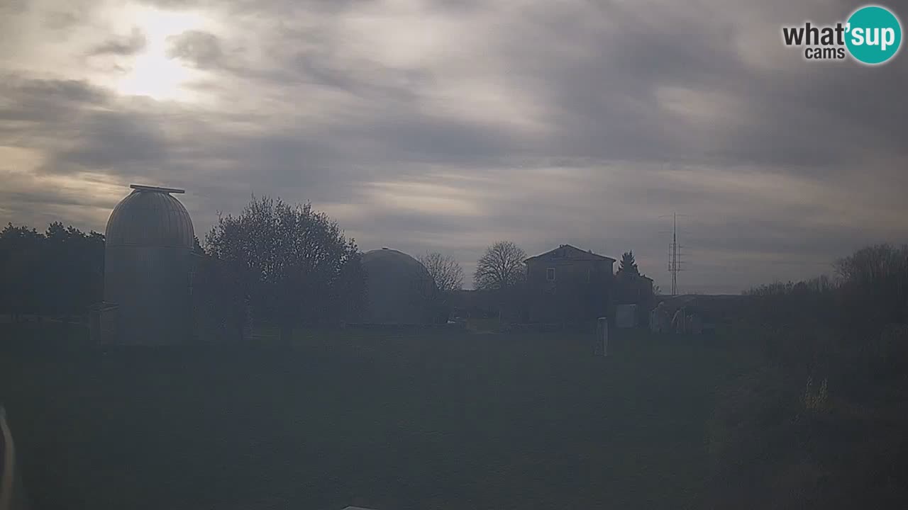 Webcam live dell’Osservatorio di  – Esplora il cielo, gli asteroidi, i comete e i meteoroidi.