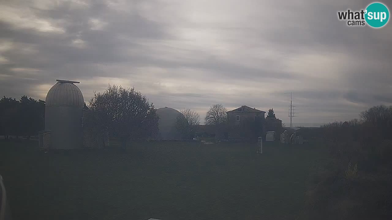 Webcam live dell’Osservatorio di  – Esplora il cielo, gli asteroidi, i comete e i meteoroidi.