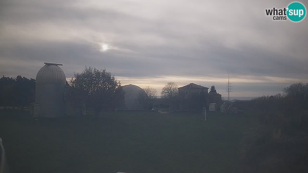 Webcam en direct de l’Observatoire de Višnjan – Explorez le ciel, les astéroïdes, les comètes et les météoroïdes