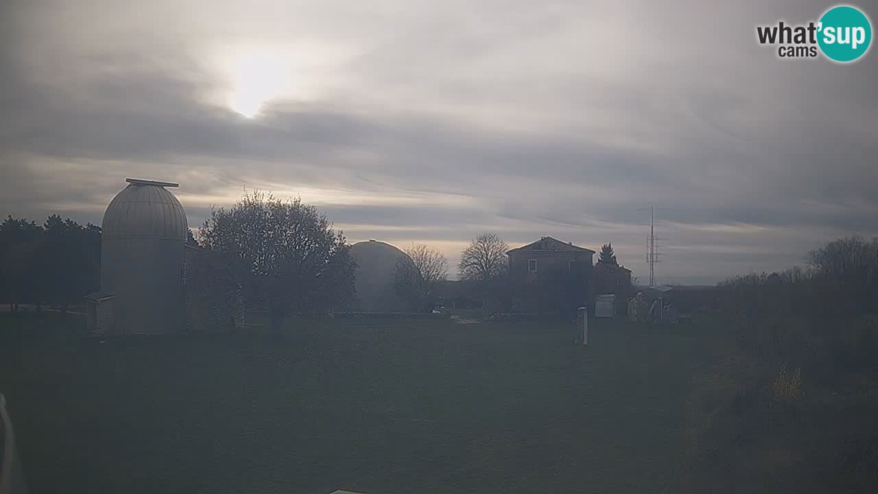 Observatorij Višnjan spletna kamera – Odkrivajte nebo, asteroide, komete in meteorite