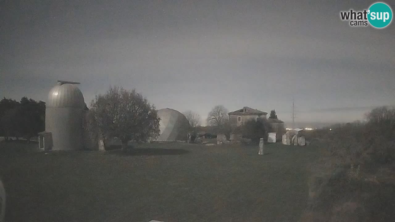 Webcam live dell’Osservatorio di  – Esplora il cielo, gli asteroidi, i comete e i meteoroidi.