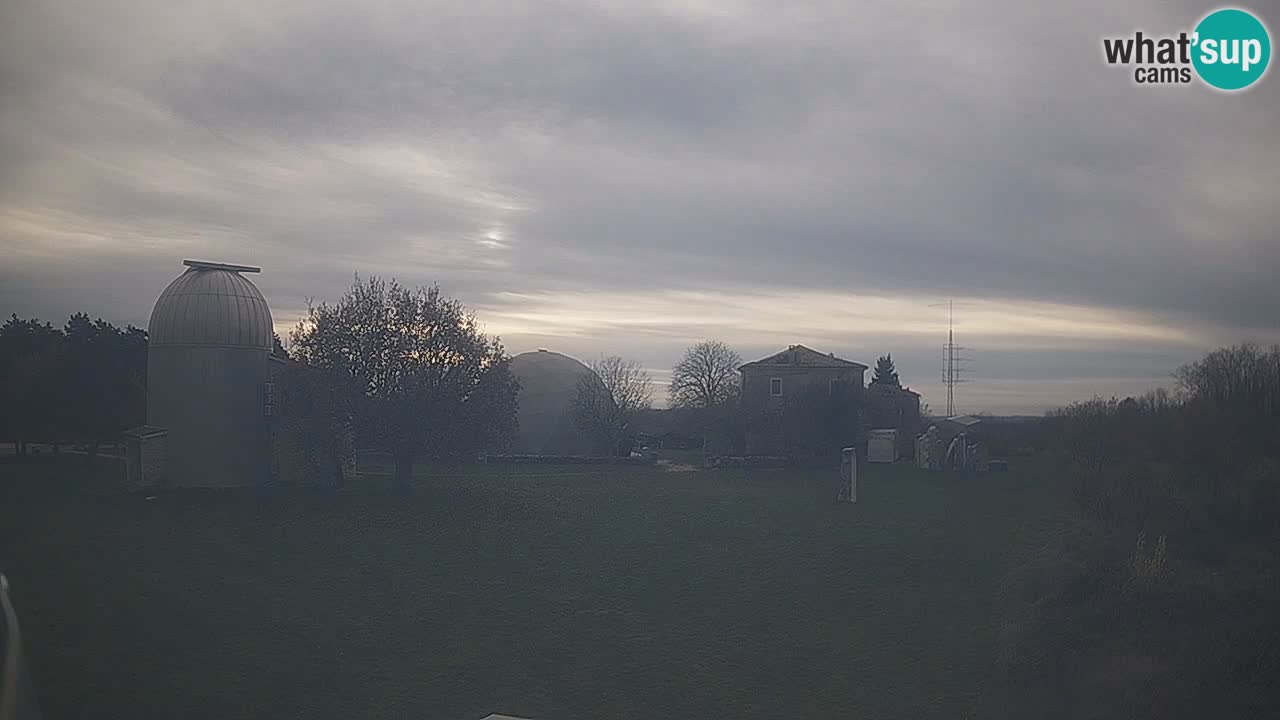 Webcam live dell’Osservatorio di – Esplora il cielo, gli asteroidi, i comete e i meteoroidi.