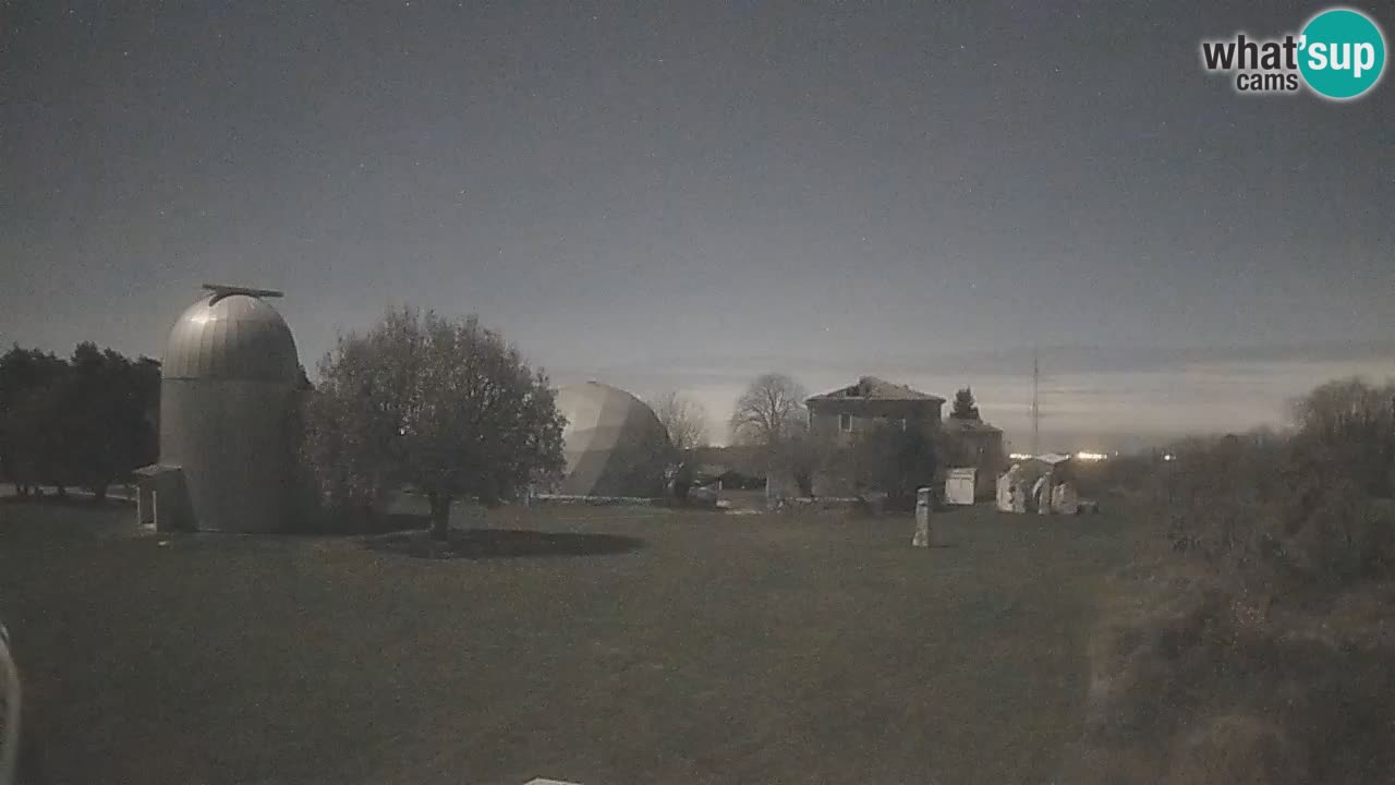 Višnjan-Observatorium Live Webcam – Explore the Sky, Asteroids, Comets, and Meteoroids