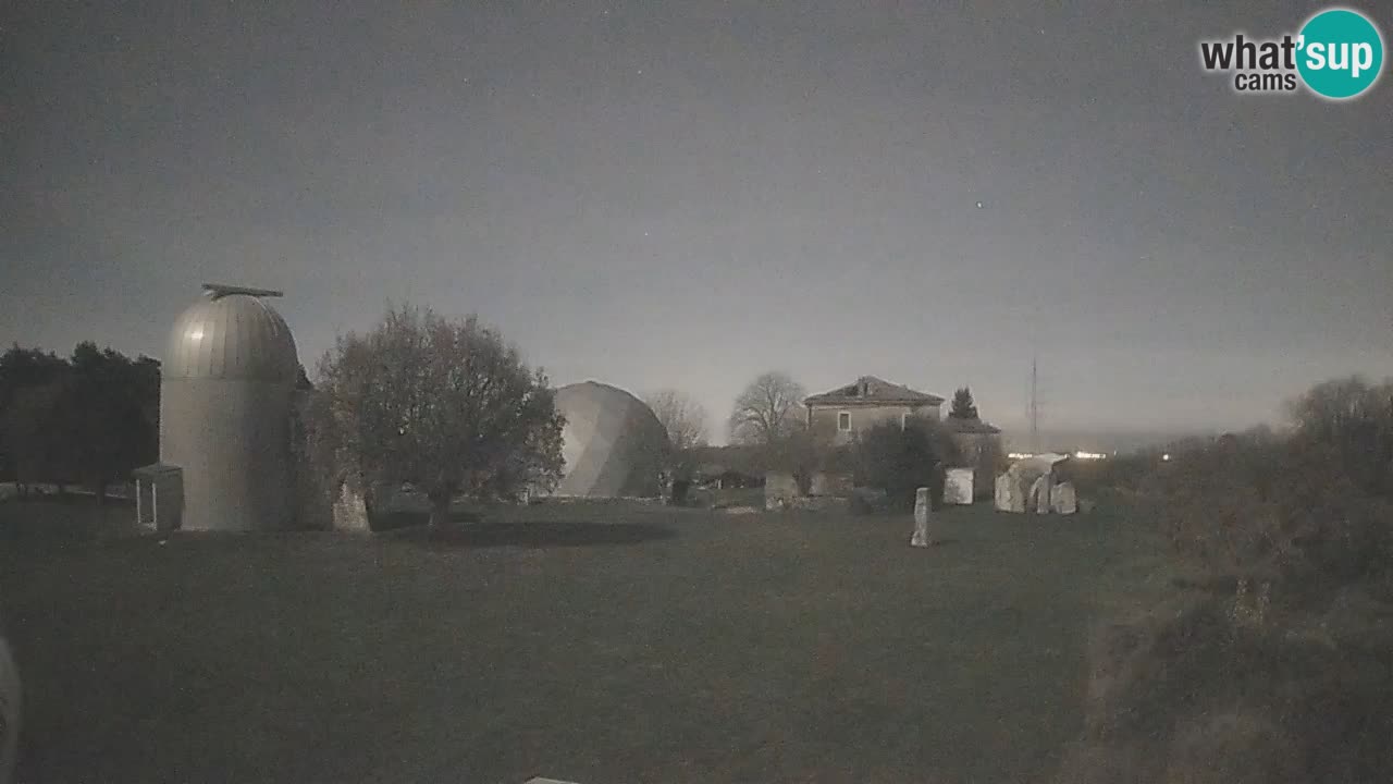 Webcam en direct de l’Observatoire de Višnjan – Explorez le ciel, les astéroïdes, les comètes et les météoroïdes