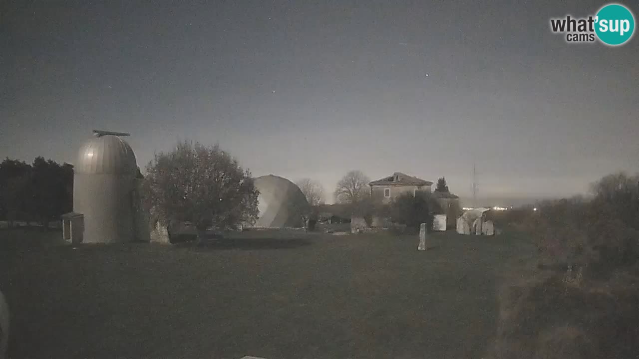 Cámara web en vivo del Observatorio de Višnjan: explora el cielo, los asteroides, cometas y meteoroides