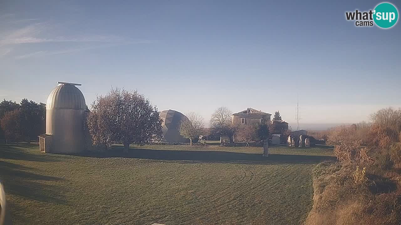 Webcam en direct de l’Observatoire de Višnjan – Explorez le ciel, les astéroïdes, les comètes et les météoroïdes