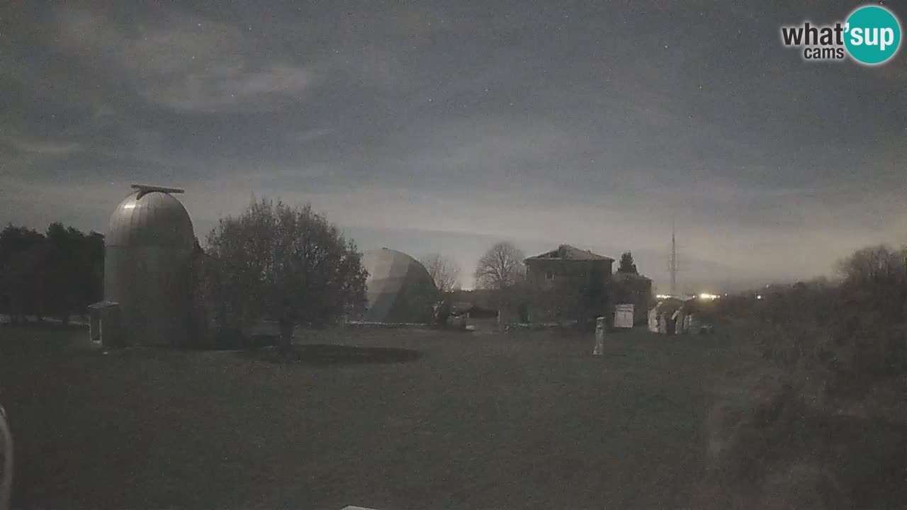 Višnjan-Observatorium Live Webcam – Explore the Sky, Asteroids, Comets, and Meteoroids