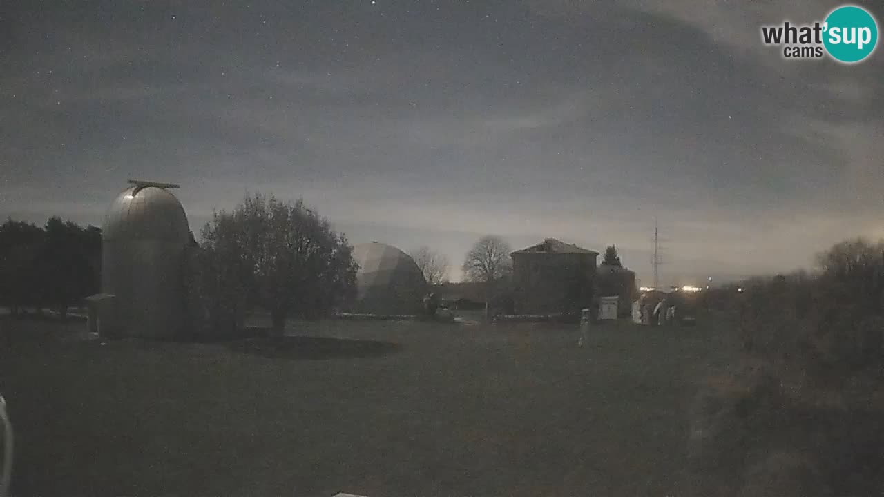 Webcam live dell’Osservatorio di  – Esplora il cielo, gli asteroidi, i comete e i meteoroidi.