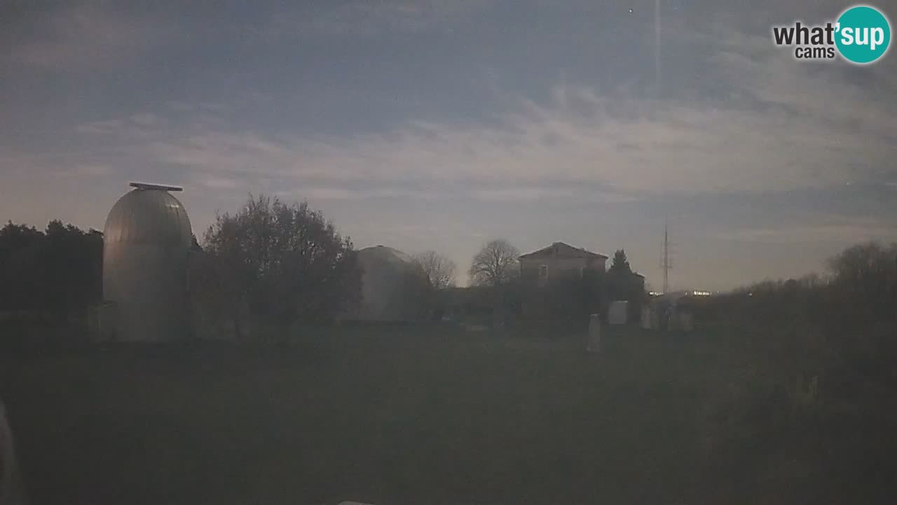 Webcam en direct de l’Observatoire de Višnjan – Explorez le ciel, les astéroïdes, les comètes et les météoroïdes