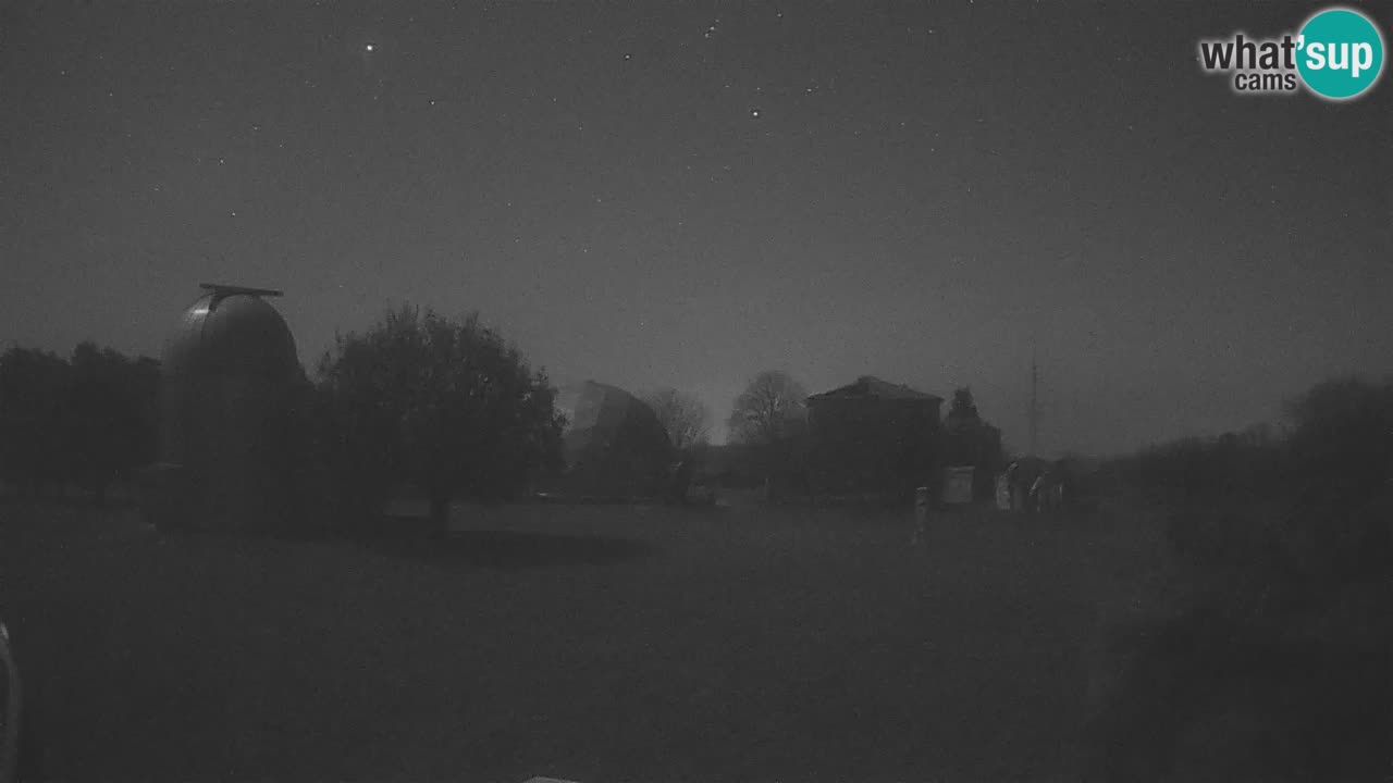 Cámara web en vivo del Observatorio de Višnjan: explora el cielo, los asteroides, cometas y meteoroides