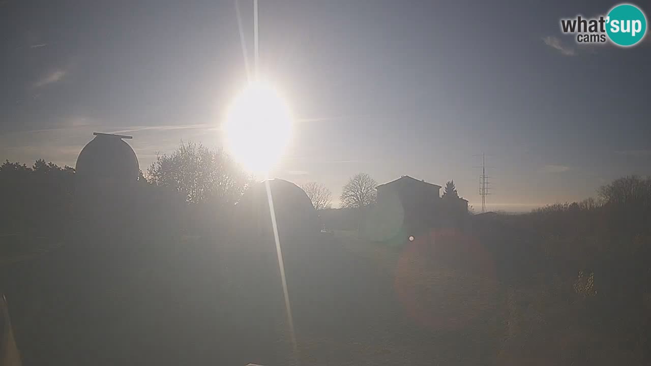 Webcam en direct de l’Observatoire de Višnjan – Explorez le ciel, les astéroïdes, les comètes et les météoroïdes