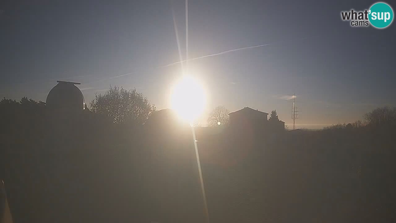 Webcam live dell’Osservatorio di  – Esplora il cielo, gli asteroidi, i comete e i meteoroidi.