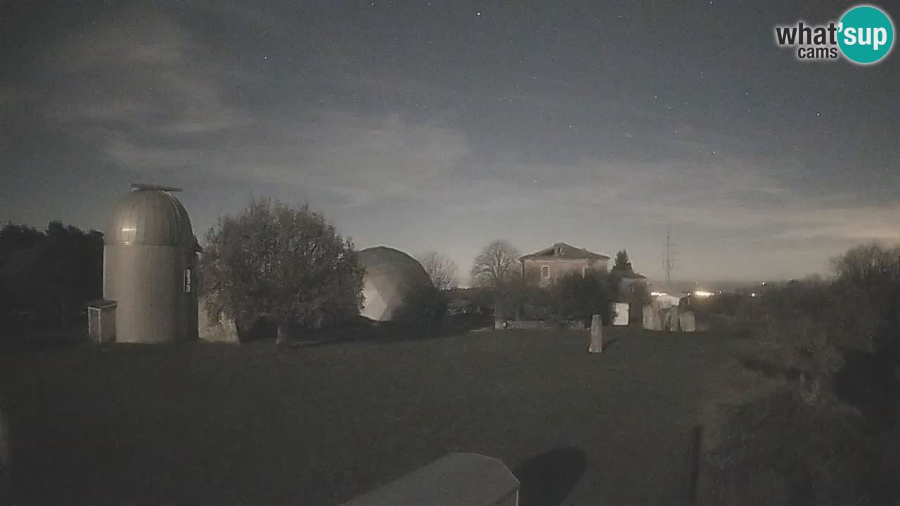 Observatorij Višnjan spletna kamera – Odkrivajte nebo, asteroide, komete in meteorite