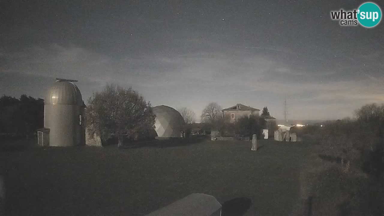 Observatorij Višnjan spletna kamera – Odkrivajte nebo, asteroide, komete in meteorite