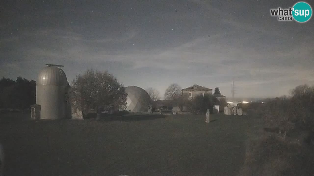 Višnjan-Observatorium Live Webcam – Explore the Sky, Asteroids, Comets, and Meteoroids