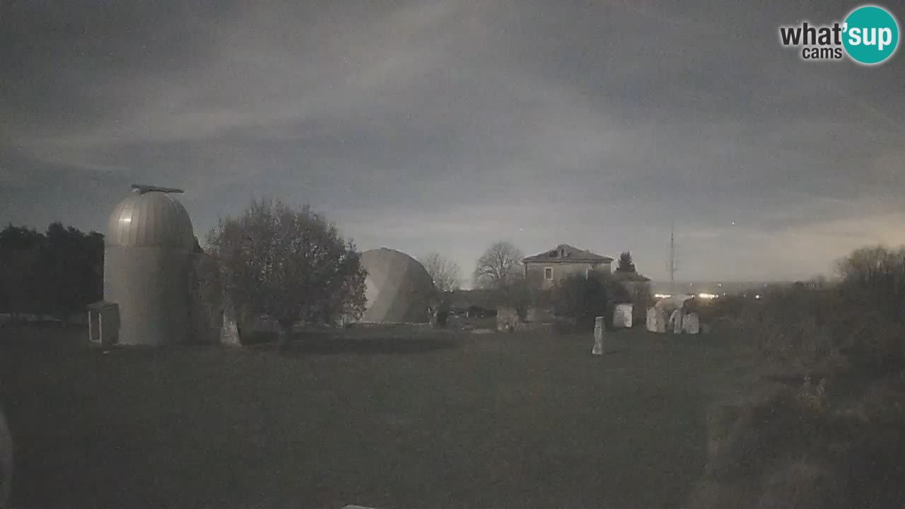 Višnjan-Observatorium Live Webcam – Explore the Sky, Asteroids, Comets, and Meteoroids