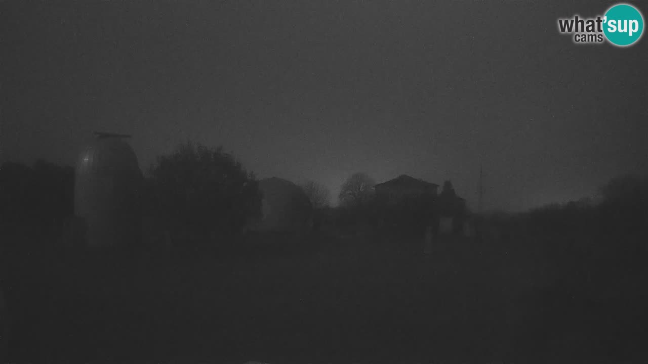 Višnjan-Observatorium Live Webcam – Explore the Sky, Asteroids, Comets, and Meteoroids