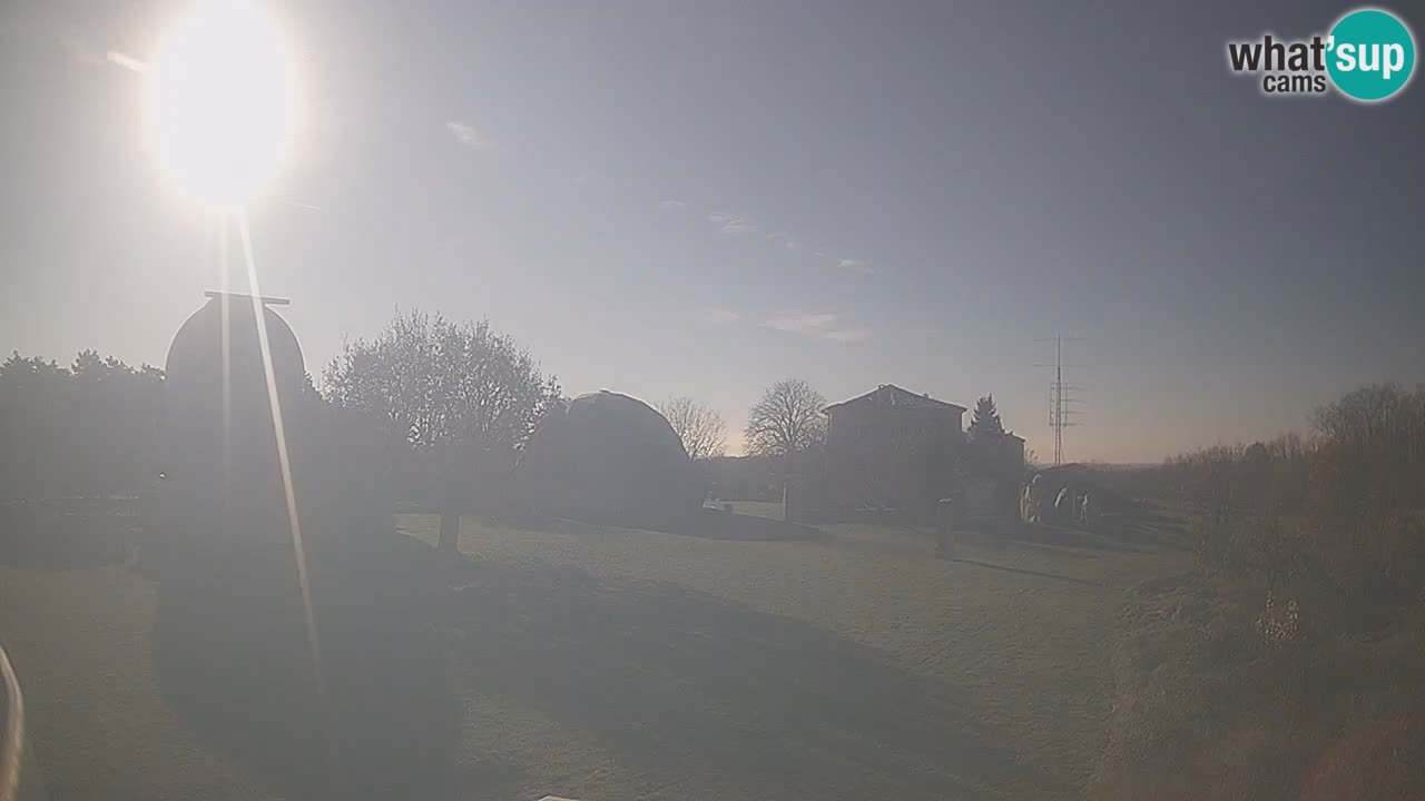 Webcam en direct de l’Observatoire de Višnjan – Explorez le ciel, les astéroïdes, les comètes et les météoroïdes