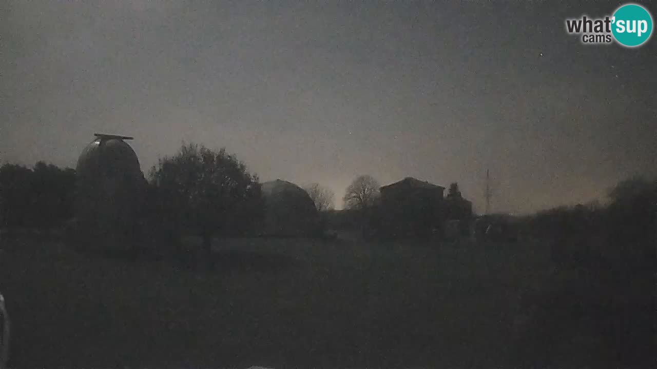 Webcam en direct de l’Observatoire de Višnjan – Explorez le ciel, les astéroïdes, les comètes et les météoroïdes