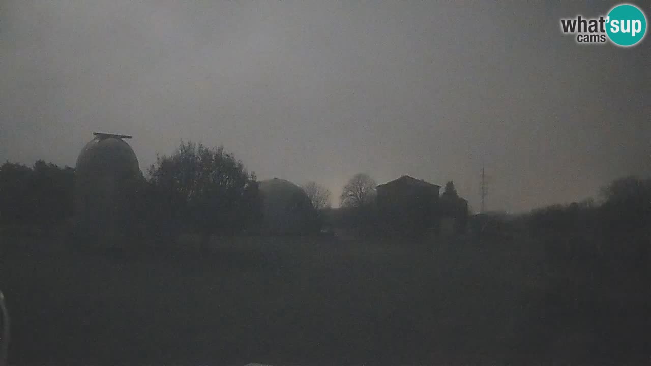 Webcam en direct de l’Observatoire de Višnjan – Explorez le ciel, les astéroïdes, les comètes et les météoroïdes