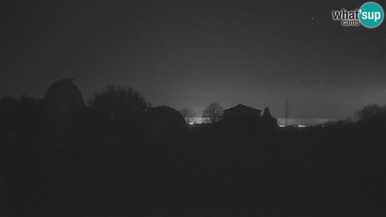 Webcam live dell’Osservatorio di  – Esplora il cielo, gli asteroidi, i comete e i meteoroidi.