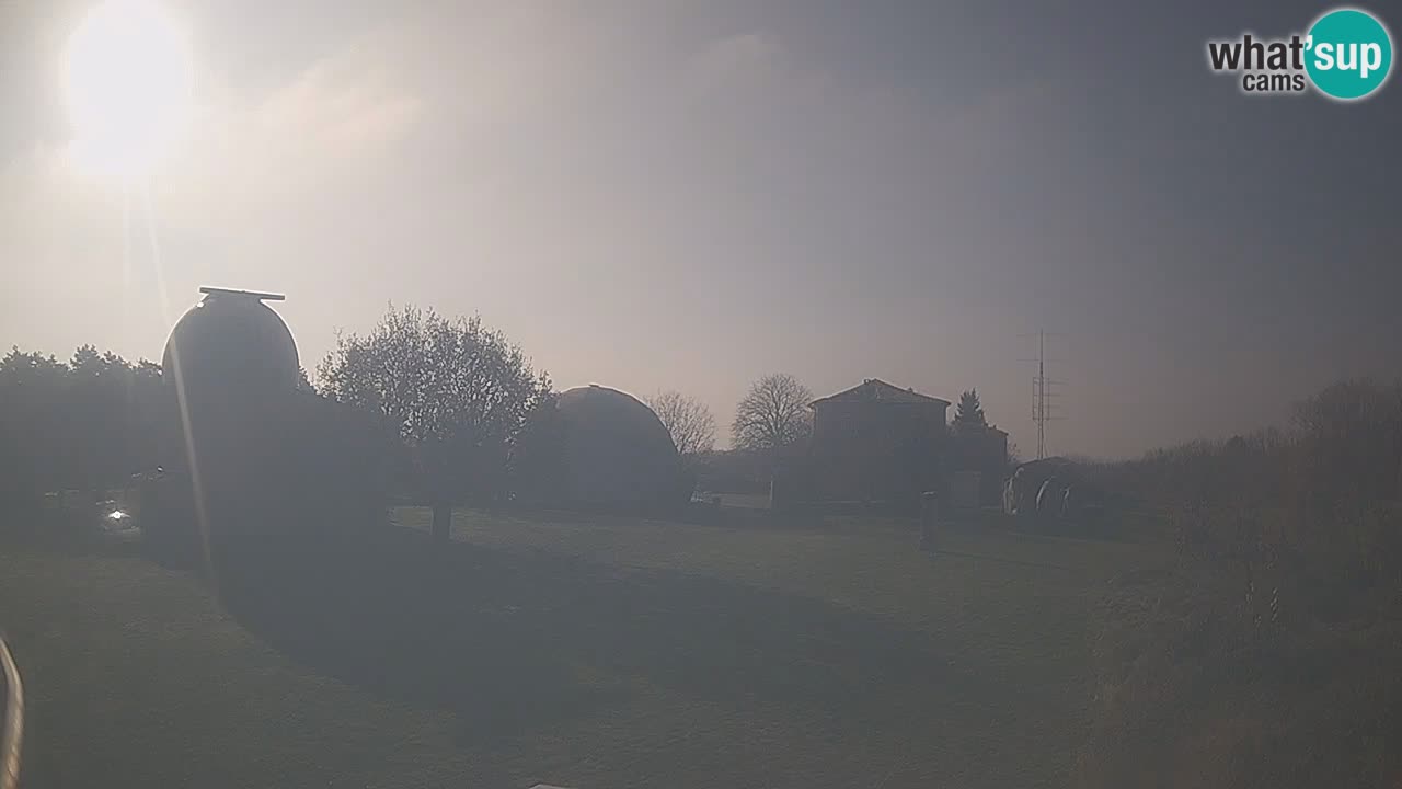 Webcam en direct de l’Observatoire de Višnjan – Explorez le ciel, les astéroïdes, les comètes et les météoroïdes