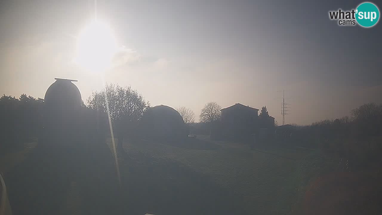 Webcam live dell’Osservatorio di  – Esplora il cielo, gli asteroidi, i comete e i meteoroidi.