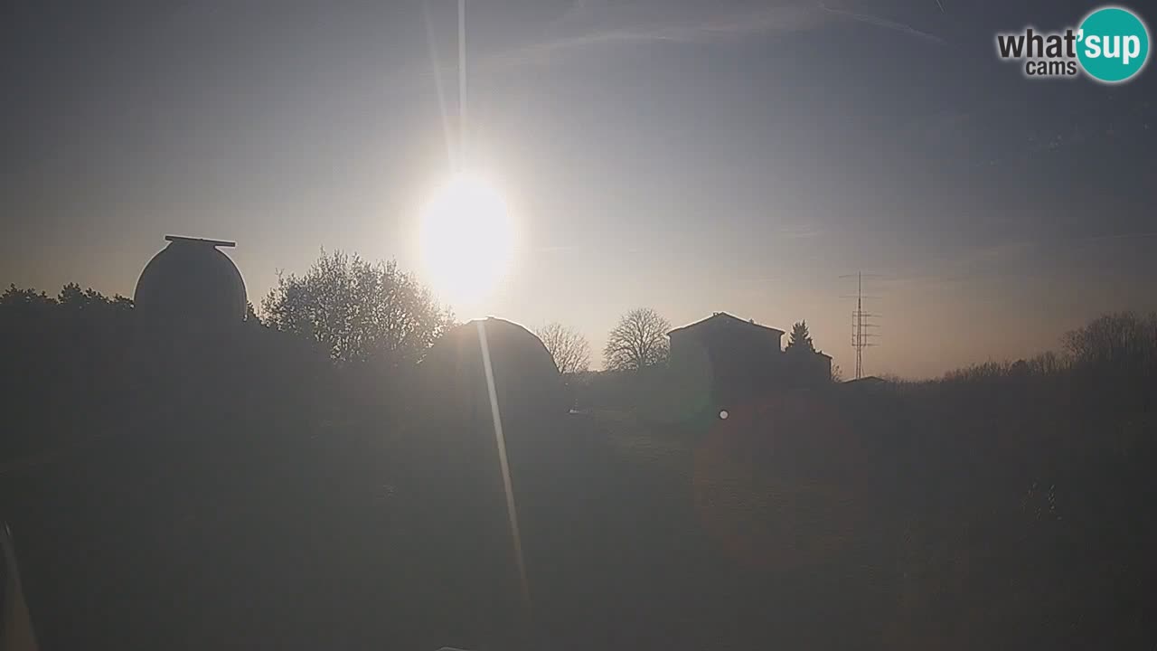 Webcam en direct de l’Observatoire de Višnjan – Explorez le ciel, les astéroïdes, les comètes et les météoroïdes