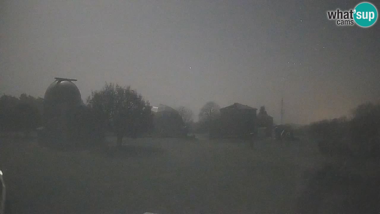 Webcam live dell’Osservatorio di  – Esplora il cielo, gli asteroidi, i comete e i meteoroidi.