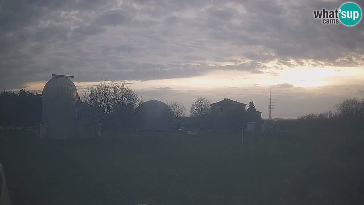 Višnjan-Observatorium Live Webcam – Explore the Sky, Asteroids, Comets, and Meteoroids