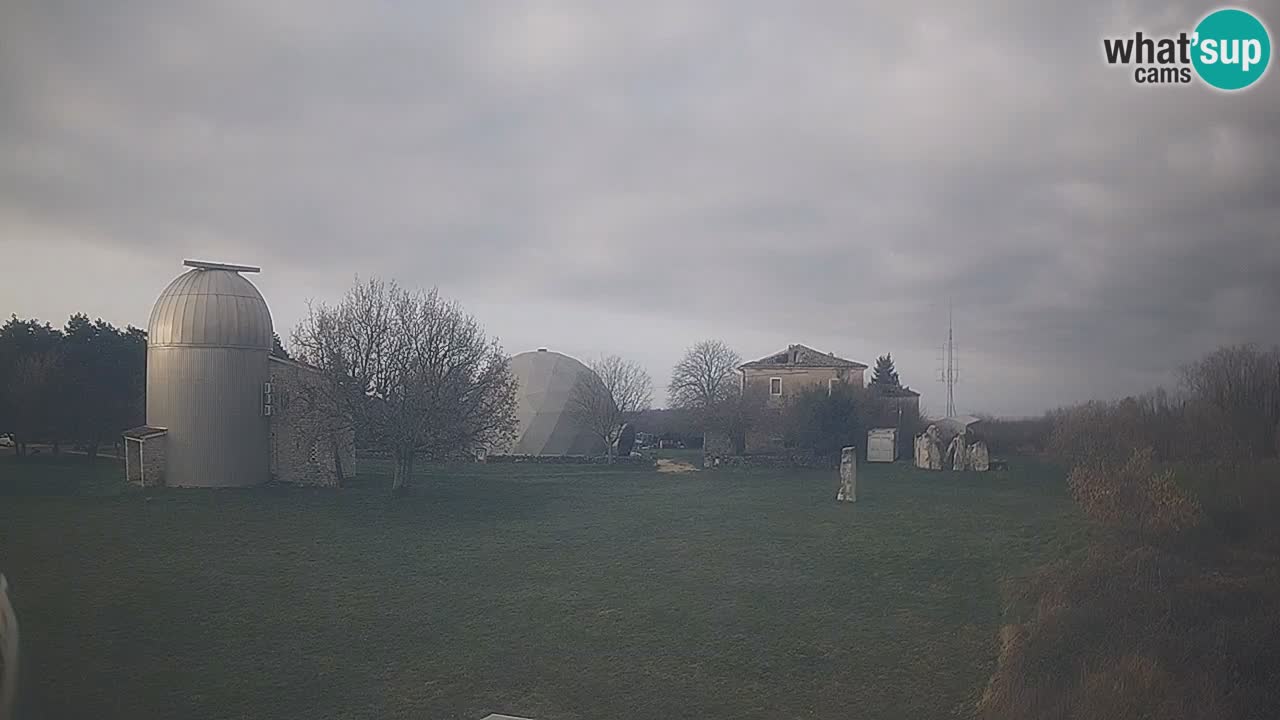 Webcam live dell’Osservatorio di  – Esplora il cielo, gli asteroidi, i comete e i meteoroidi.