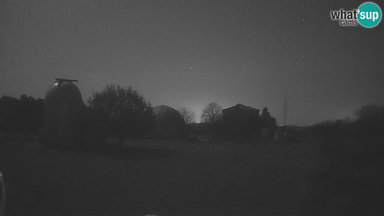 Višnjan-Observatorium Live Webcam – Explore the Sky, Asteroids, Comets, and Meteoroids