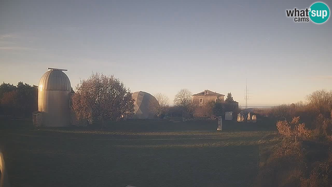 Webcam en direct de l’Observatoire de Višnjan – Explorez le ciel, les astéroïdes, les comètes et les météoroïdes