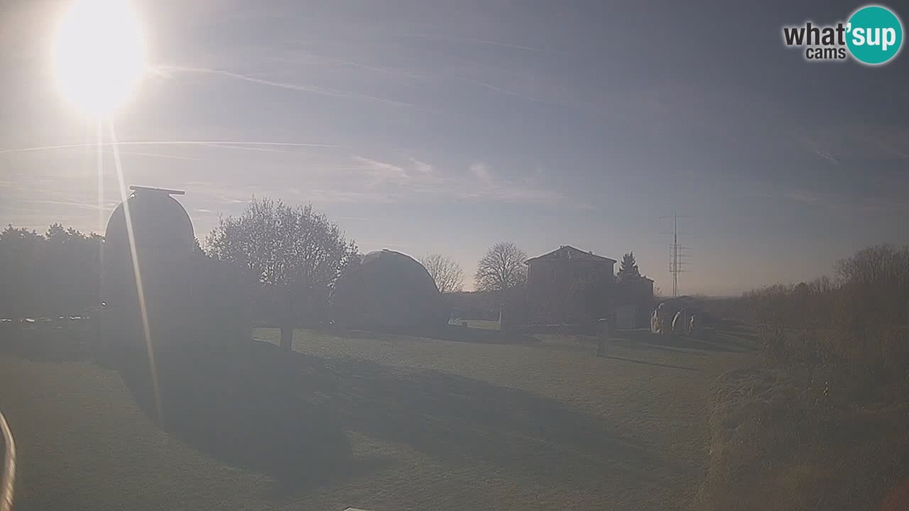 Višnjan-Observatorium Live Webcam – Explore the Sky, Asteroids, Comets, and Meteoroids