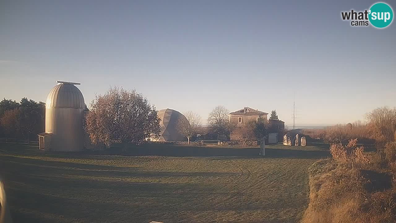 Višnjan-Observatorium Live Webcam – Explore the Sky, Asteroids, Comets, and Meteoroids