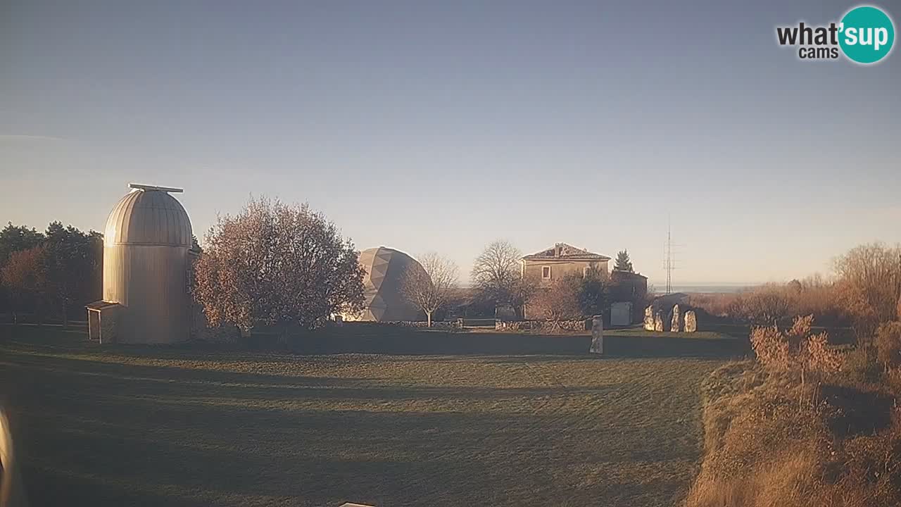 Višnjan-Observatorium Live Webcam – Explore the Sky, Asteroids, Comets, and Meteoroids