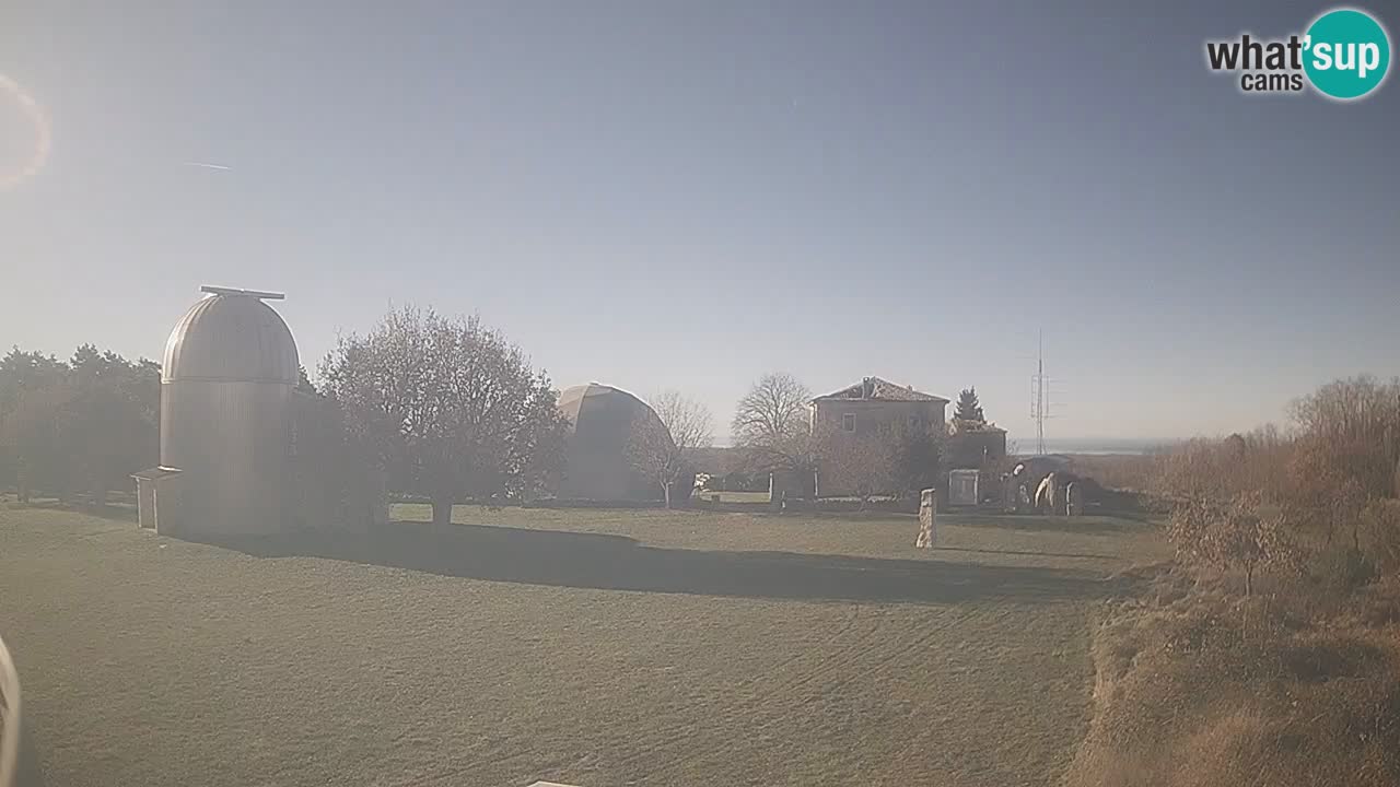 Webcam live dell’Osservatorio di – Esplora il cielo, gli asteroidi, i comete e i meteoroidi.