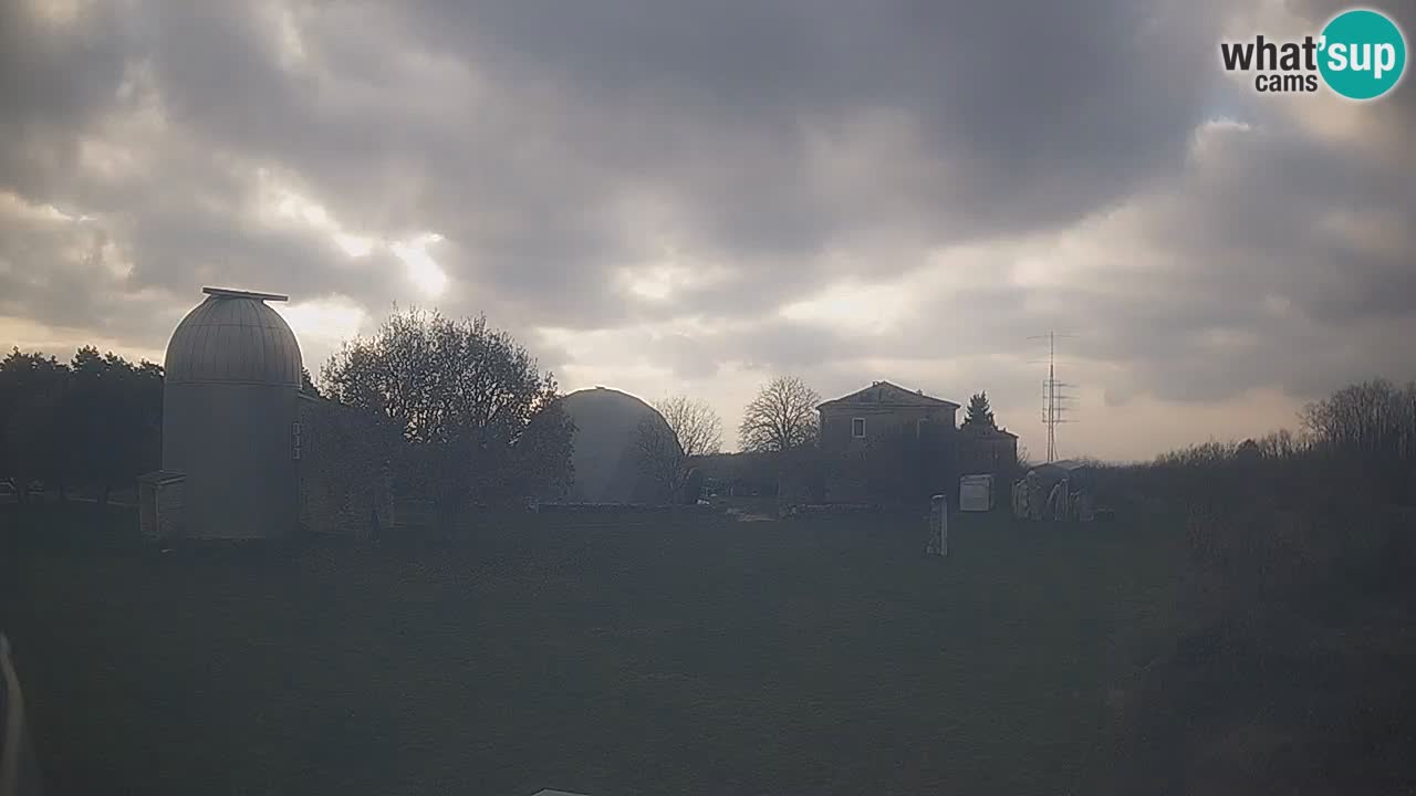 Webcam en direct de l’Observatoire de Višnjan – Explorez le ciel, les astéroïdes, les comètes et les météoroïdes