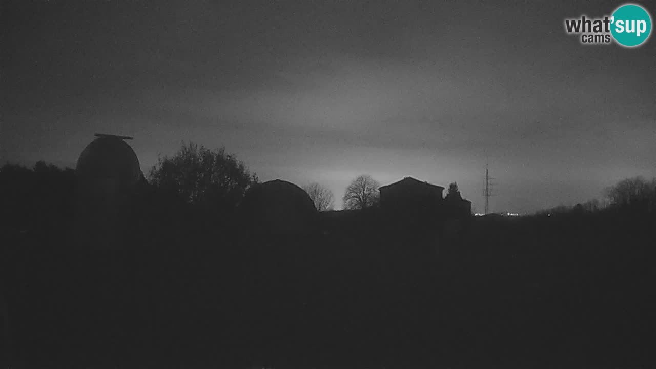 Webcam live dell’Osservatorio di  – Esplora il cielo, gli asteroidi, i comete e i meteoroidi.