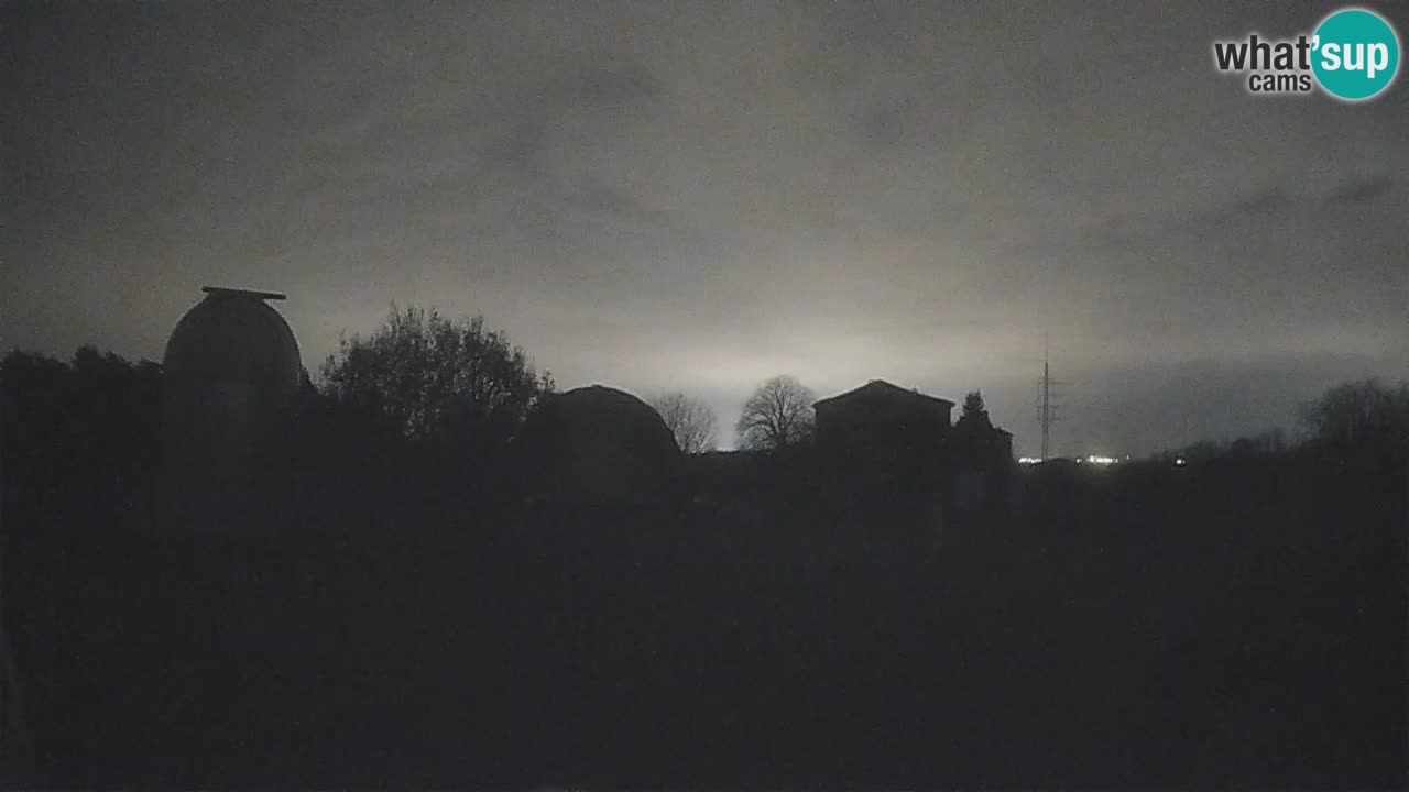 Webcam live dell’Osservatorio di  – Esplora il cielo, gli asteroidi, i comete e i meteoroidi.