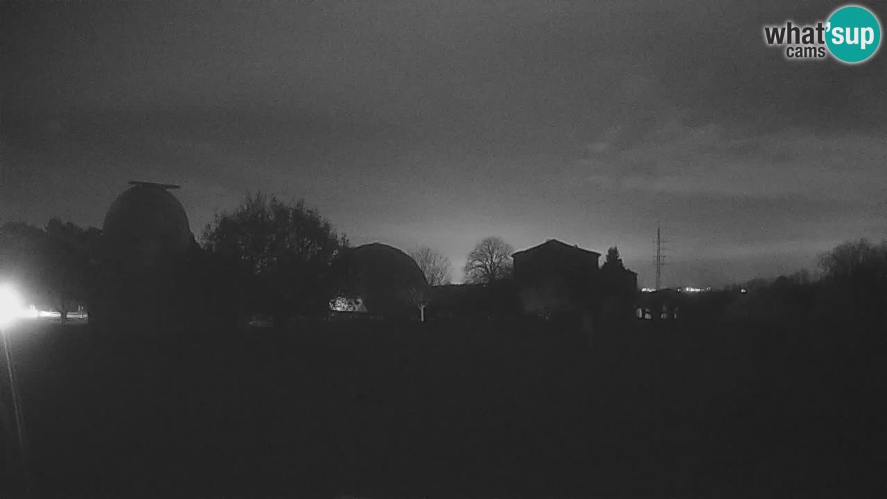 Webcam live dell’Osservatorio di  – Esplora il cielo, gli asteroidi, i comete e i meteoroidi.